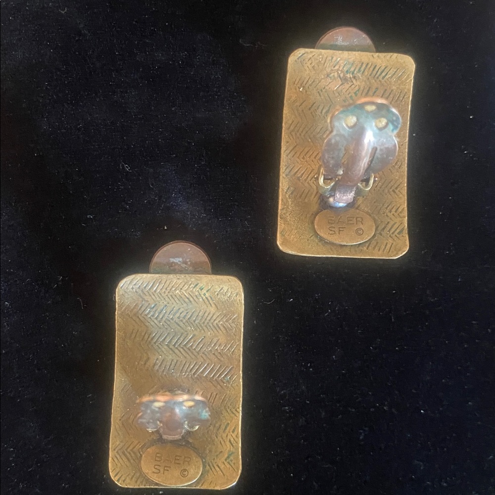 Vintage Geometric Clip On Earrings - Picture 3 of 4